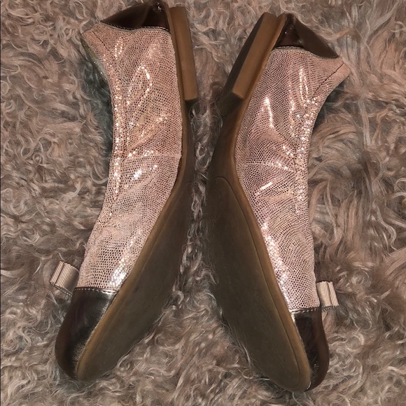 TAHARI gold leather flat!  SO CUTE! - Picture 2 of 5